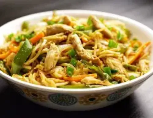 Chicken Hakka Noodles (Full)